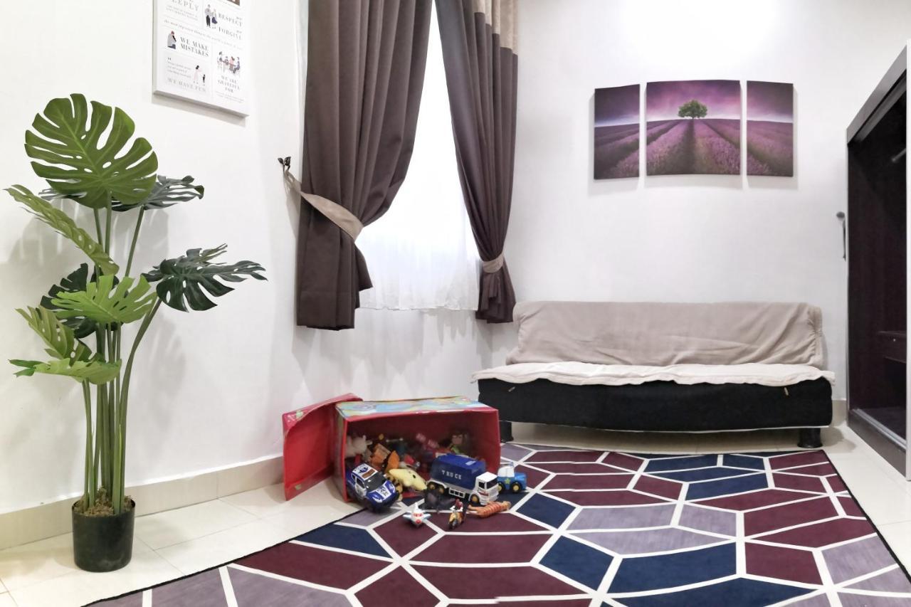 Teratak Persona Homestay. 4 Rooms Double Storey Terrace In Kuantan City. Екстер'єр фото