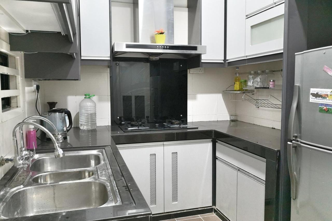 Teratak Persona Homestay. 4 Rooms Double Storey Terrace In Kuantan City. Екстер'єр фото
