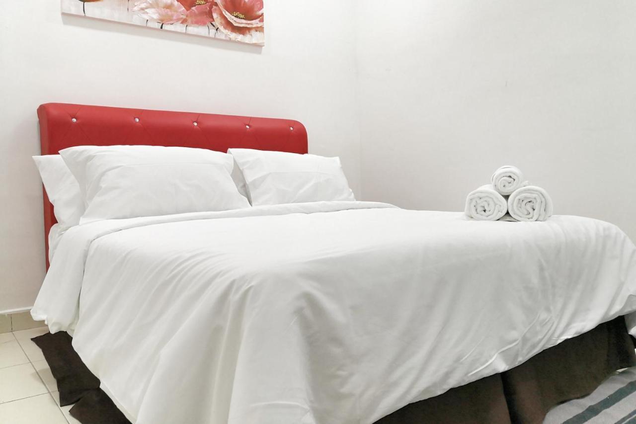 Teratak Persona Homestay. 4 Rooms Double Storey Terrace In Kuantan City. Екстер'єр фото