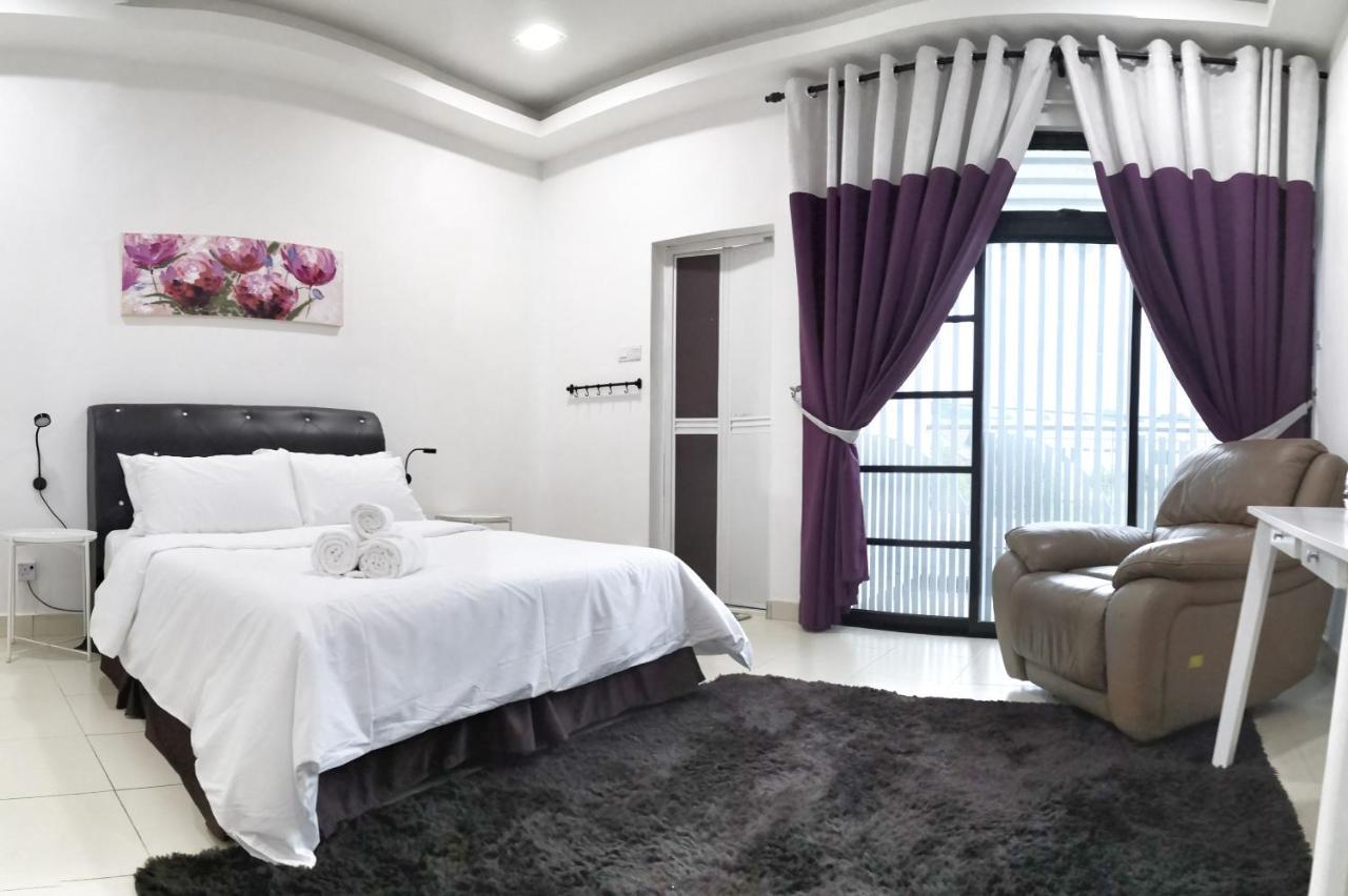 Teratak Persona Homestay. 4 Rooms Double Storey Terrace In Kuantan City. Екстер'єр фото