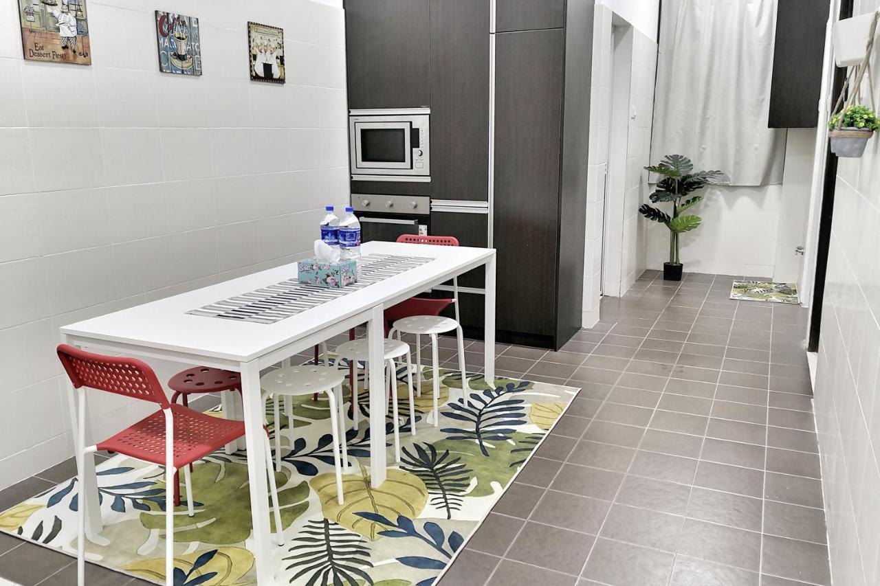 Teratak Persona Homestay. 4 Rooms Double Storey Terrace In Kuantan City. Екстер'єр фото