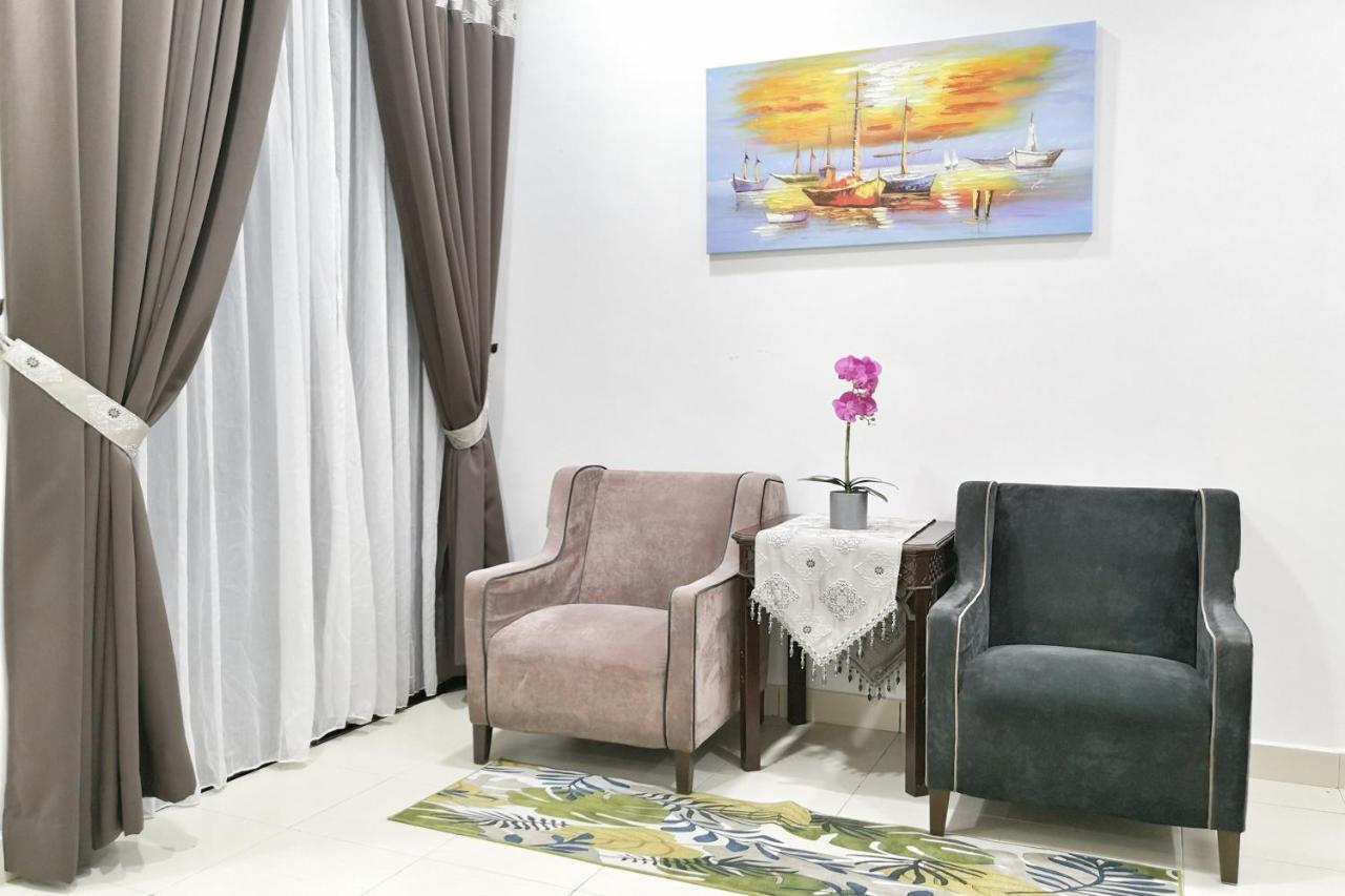Teratak Persona Homestay. 4 Rooms Double Storey Terrace In Kuantan City. Екстер'єр фото