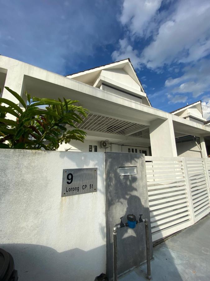 Teratak Persona Homestay. 4 Rooms Double Storey Terrace In Kuantan City. Екстер'єр фото